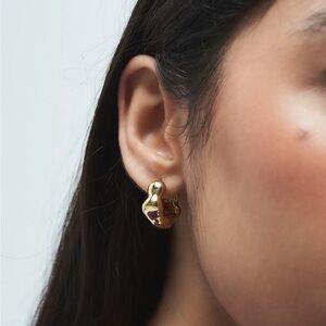 NIB Hey Harper Dazzling Bold Huggies 14K Gold PVD